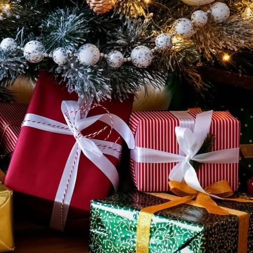 Impress Your Coworkers At The Office Christmas Party With These Secret Santa Gifts Thumb 16 9 1536X864 1659726782 500X500